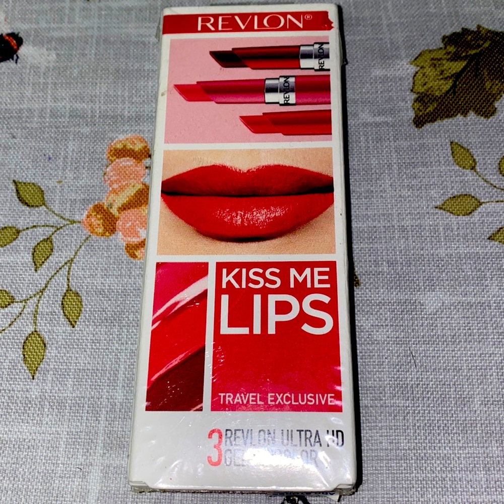 REVLON TRAVEL EXCLUSIVE KISS ME LIPS - 3 FULL SIZE ULTRA HD GEL LIPCOLOR BNIB